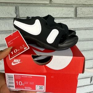 Nike Black and White Sandals for Everyday Comfort